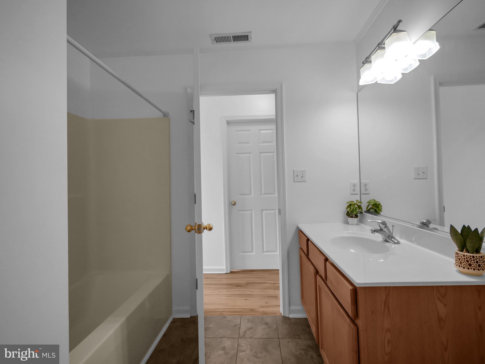 EAST NEW MARKET - Residential