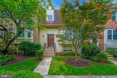 7930 Peyton Forest Trl, Annandale, VA MLS: VAFX2258710