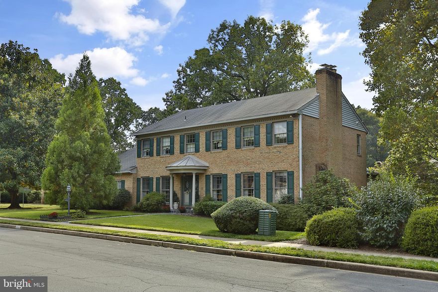 FANTASTIC PRICE! Open Sun 6/28 1-4 Send Clients Chain Bridge Forest gem!  Generous room sizes with  custom molding.  Main level  family room and sunroom.  Kitchen open to breakfast room.   Finished walk out lower level.   Large corner lot professionally landscaped with fenced back yard.  Total of 5 bedrooms 4.5 baths and a 2 car side loading garage. Short  commute to DC!