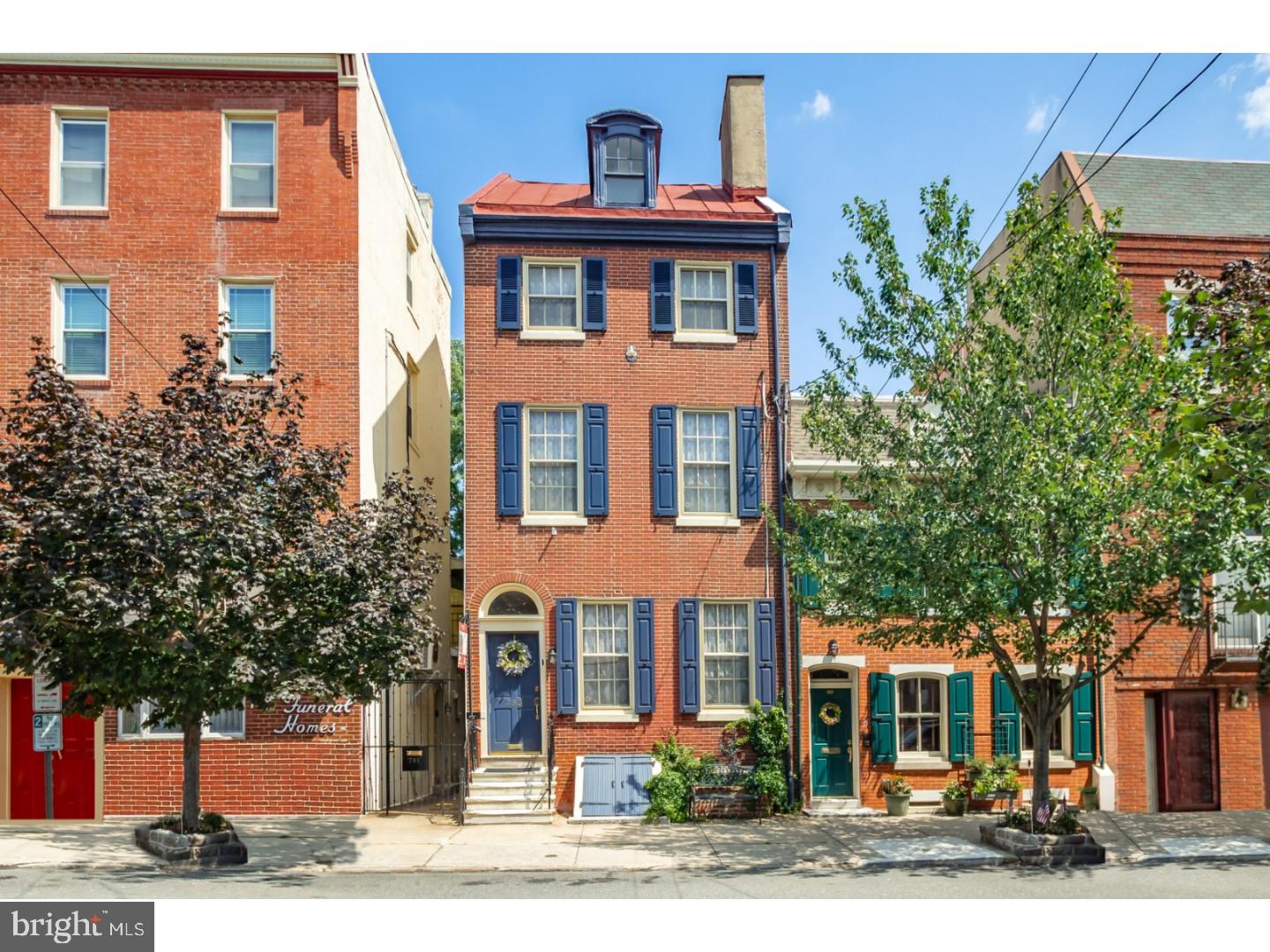 QUEEN VILLAGE - Residential