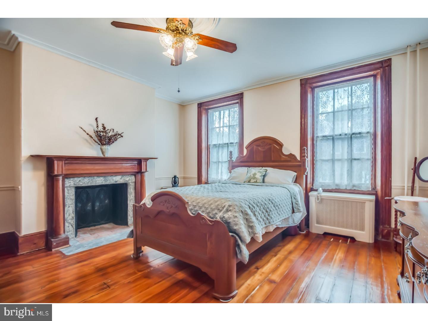 QUEEN VILLAGE - Residential
