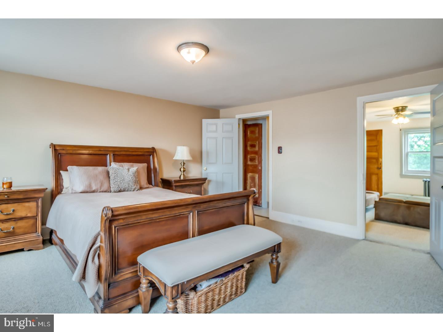 QUEEN VILLAGE - Residential