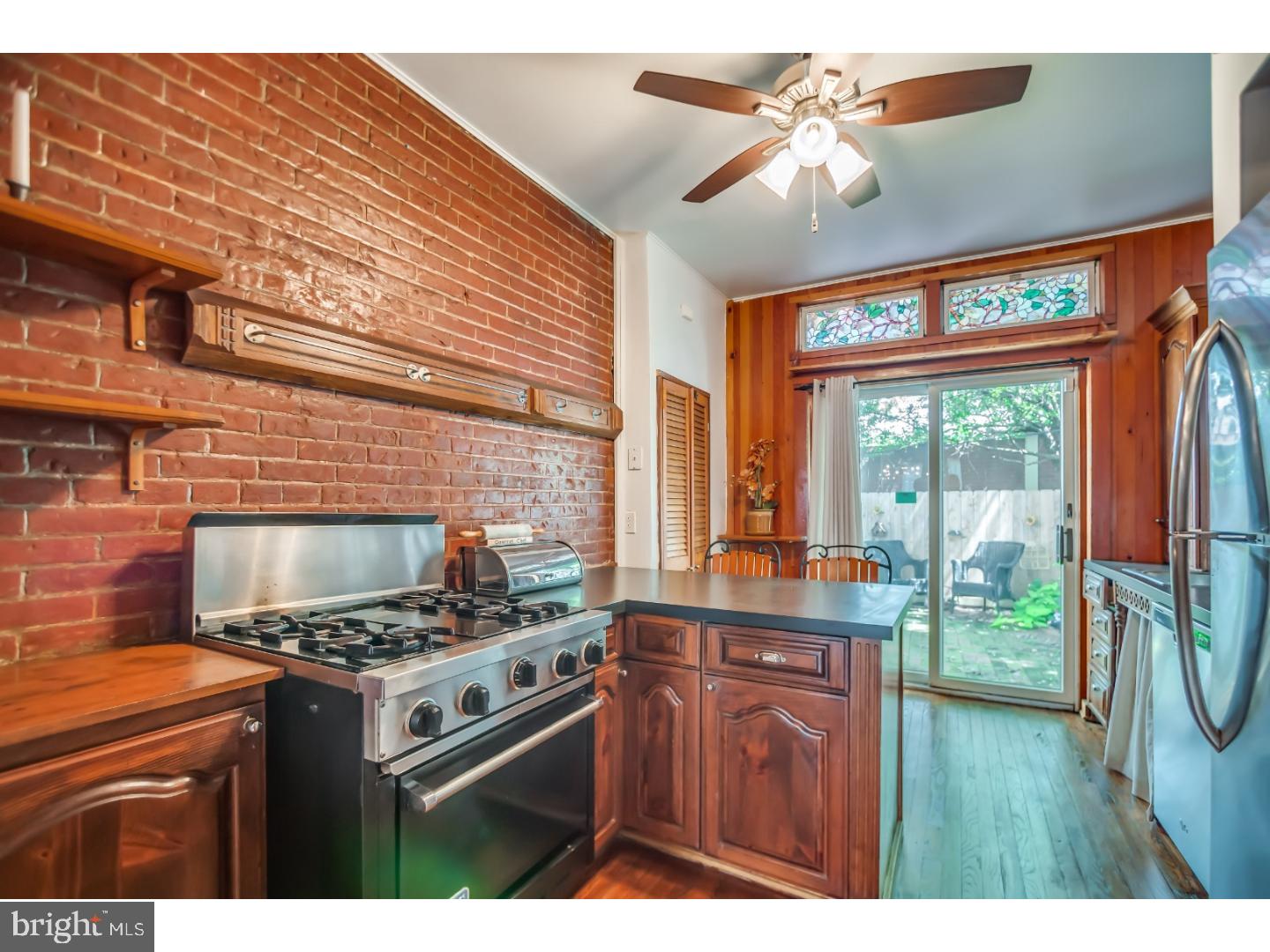 QUEEN VILLAGE - Residential