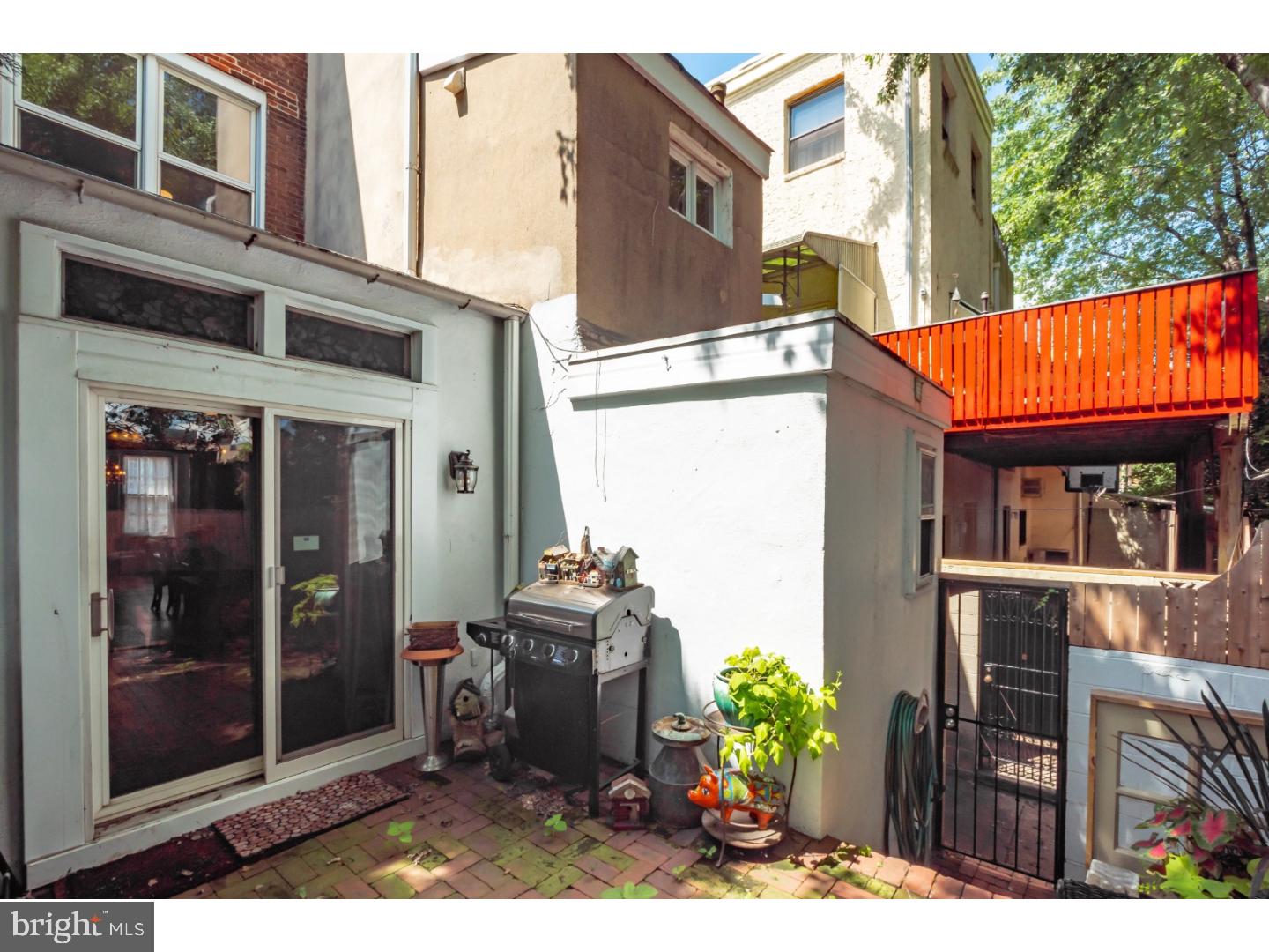 QUEEN VILLAGE - Residential