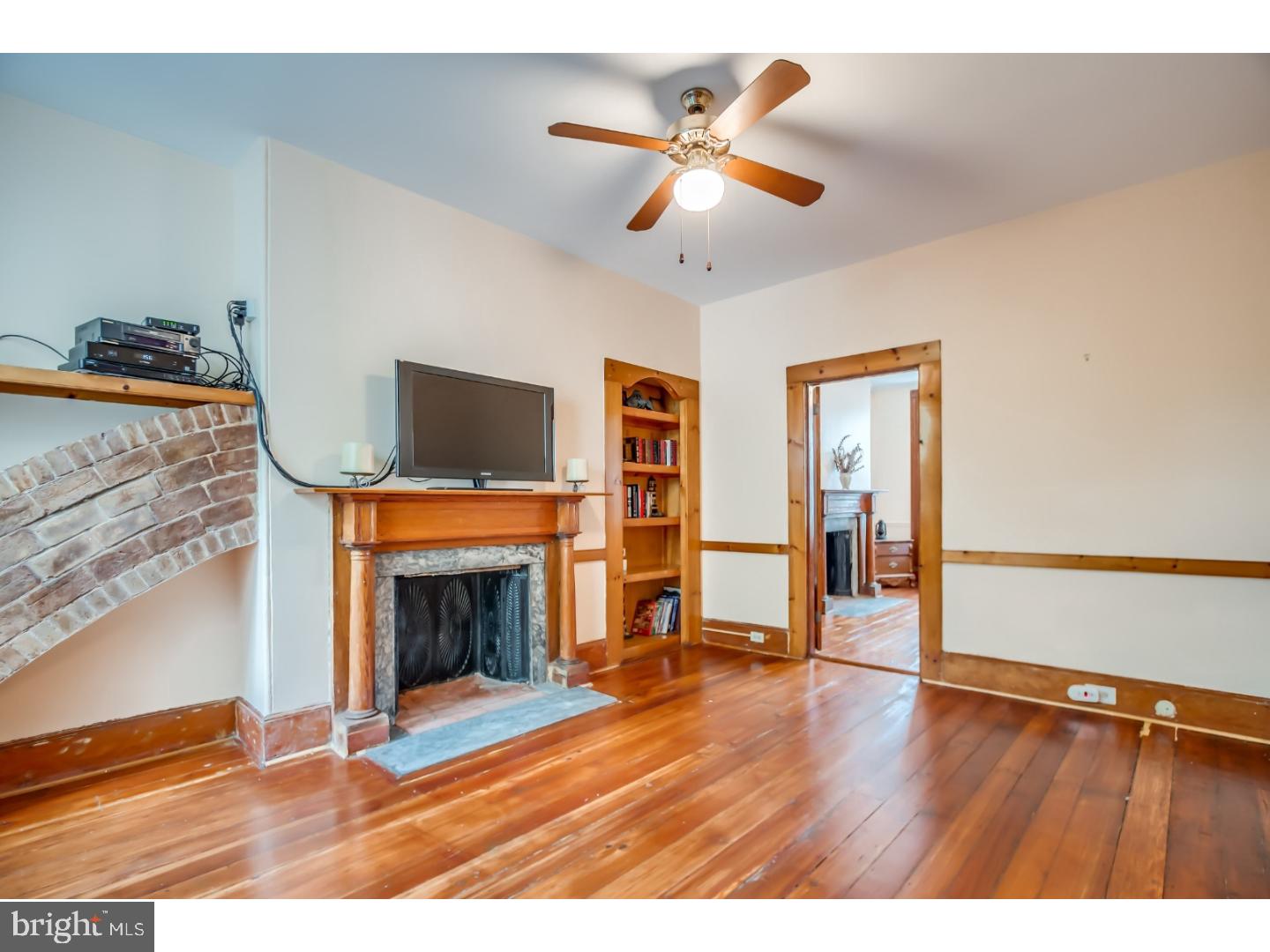 QUEEN VILLAGE - Residential