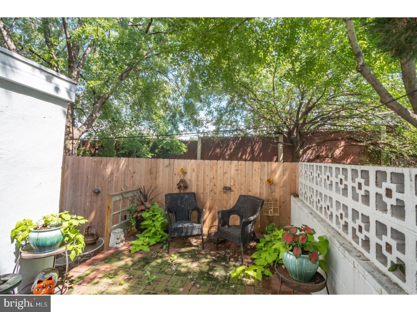 QUEEN VILLAGE - Residential