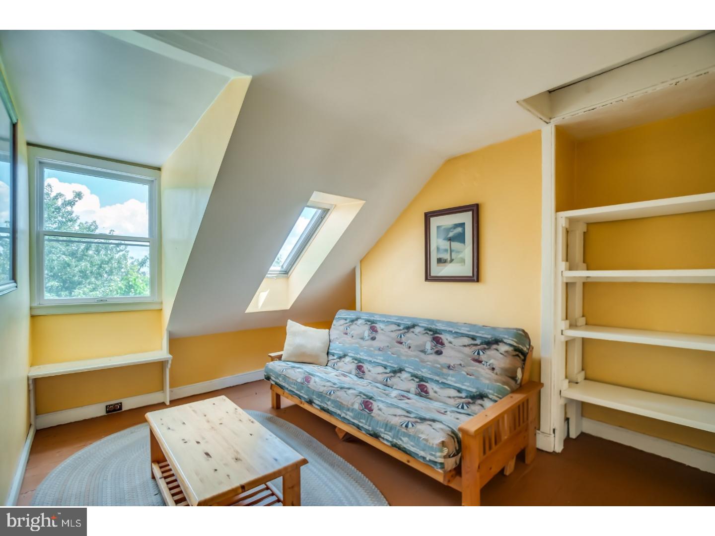 QUEEN VILLAGE - Residential