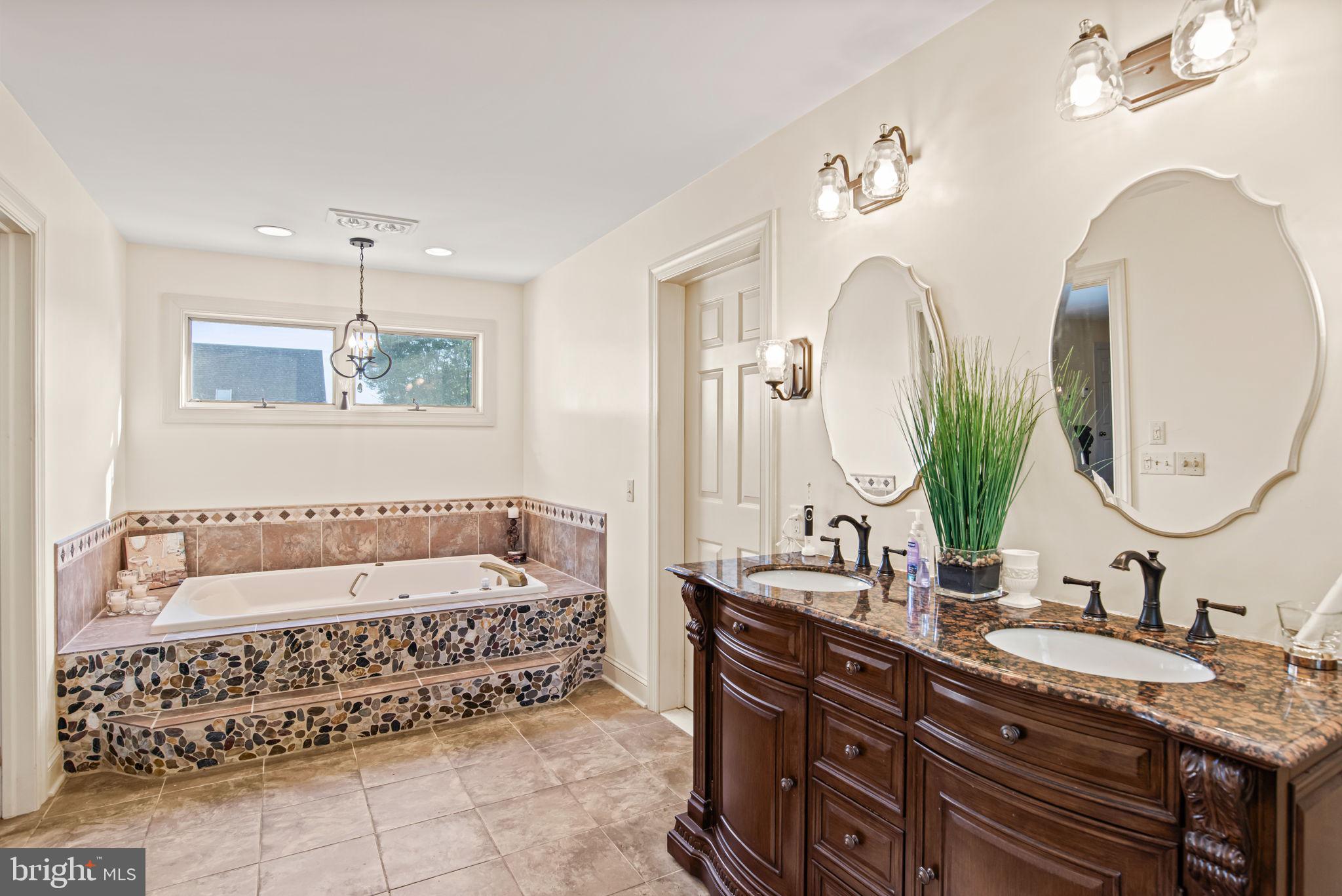 HEPPLEWHITE ESTATES - Residential