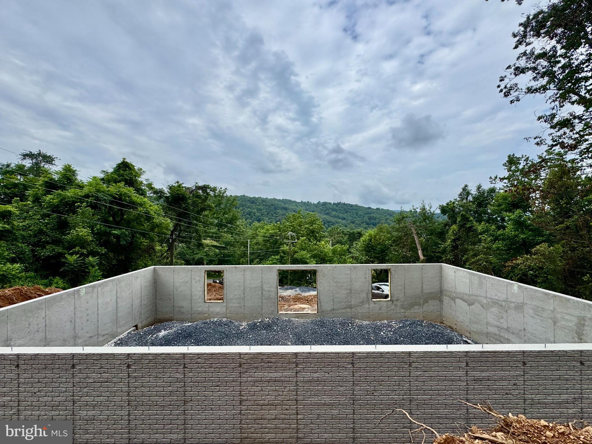 66 BLUEJAY CT
