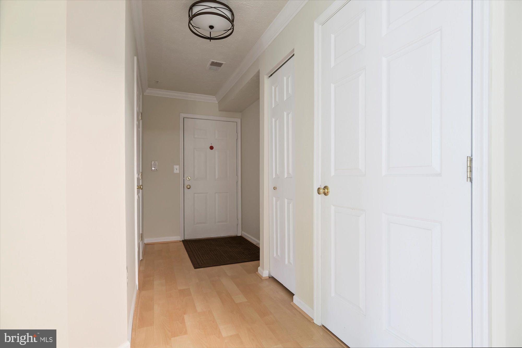 SILVER LAKE - Residential