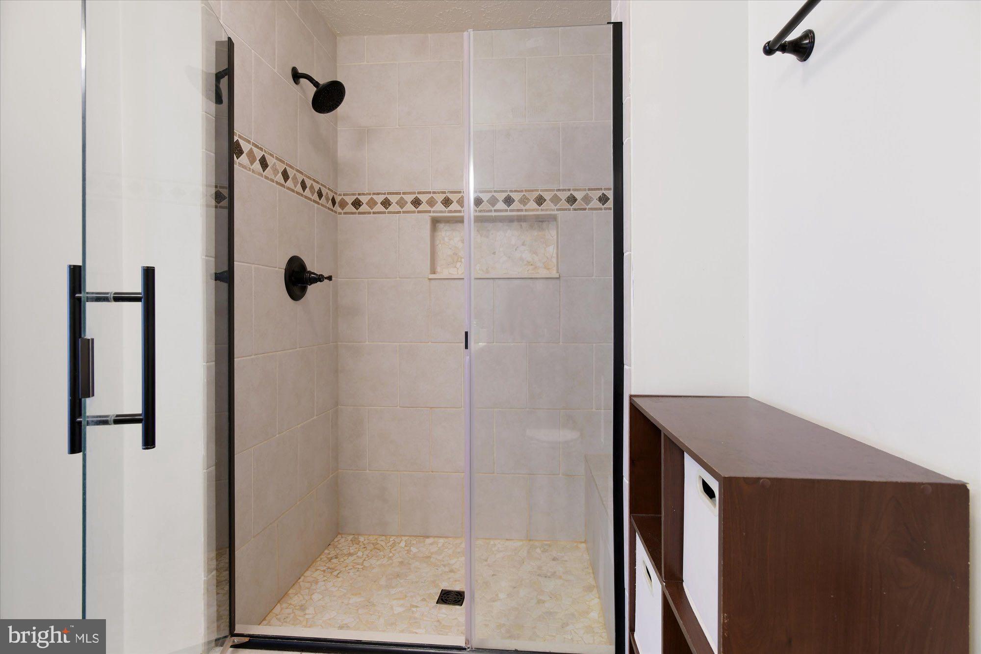 SILVER LAKE - Residential