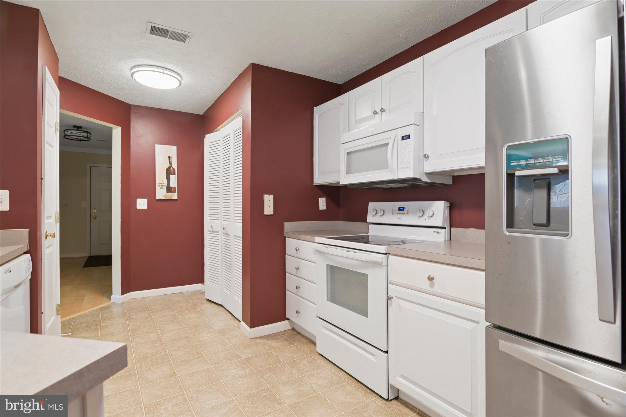 SILVER LAKE - Residential