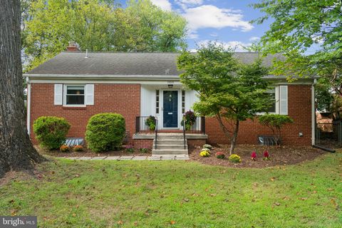 Photo of 10010 Frederick Avenue, Kensington, MD 20895 (MLS # MDMC2147852) Photo of 10010 Frederick Avenue, Kensington, MD 20895 (MLS # MDMC2147852)