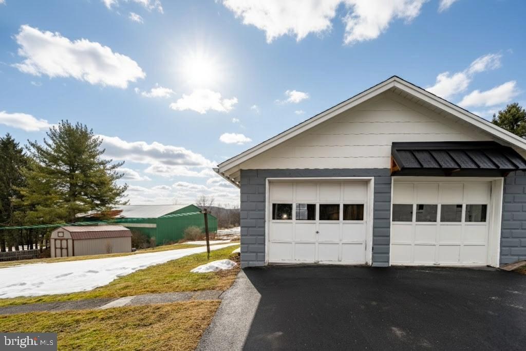 TOWN OF OAKLAND - Residential