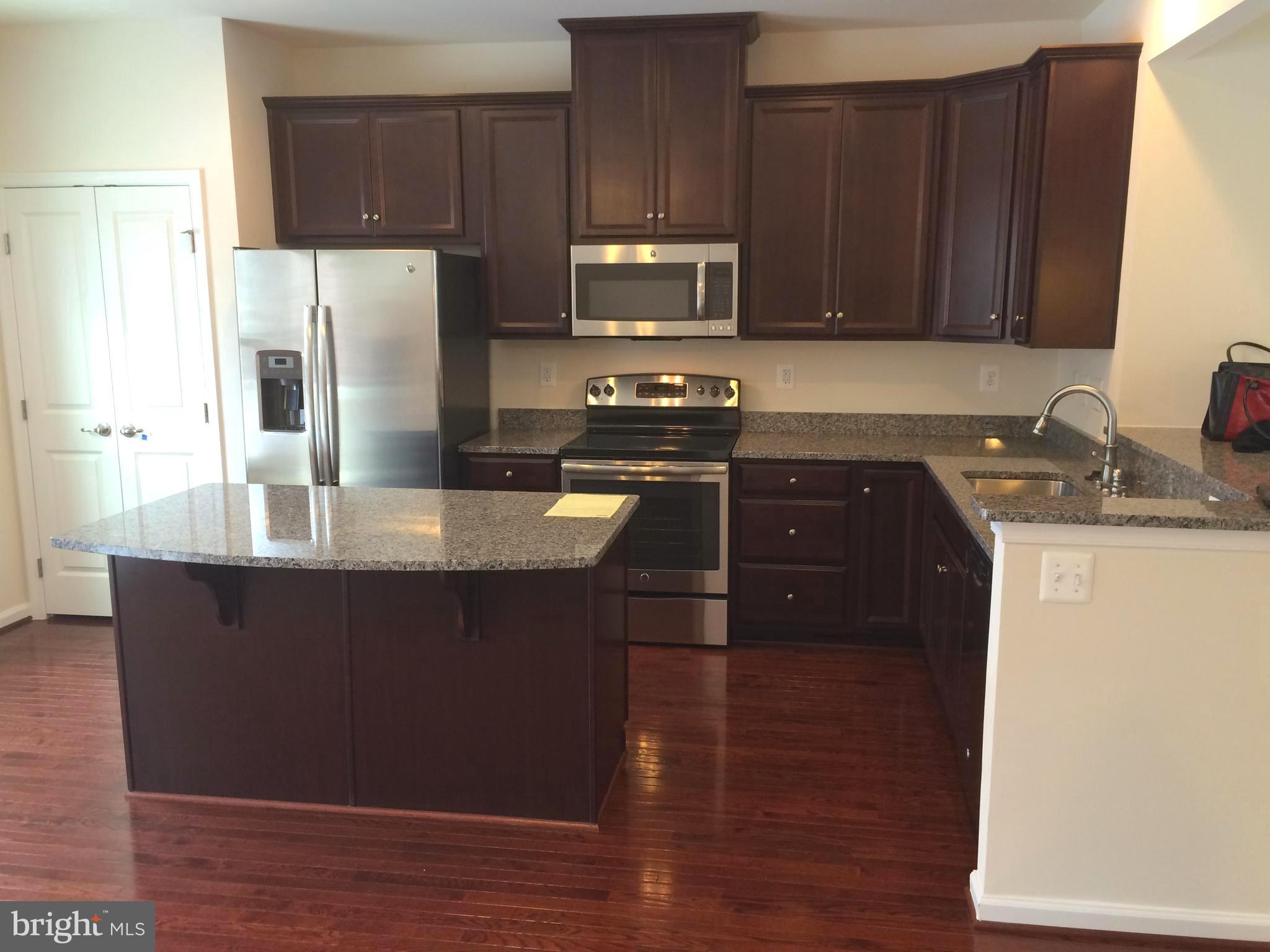 CREEKSIDE VILLAGE AT TANYARD SPRINGS - Residential Lease