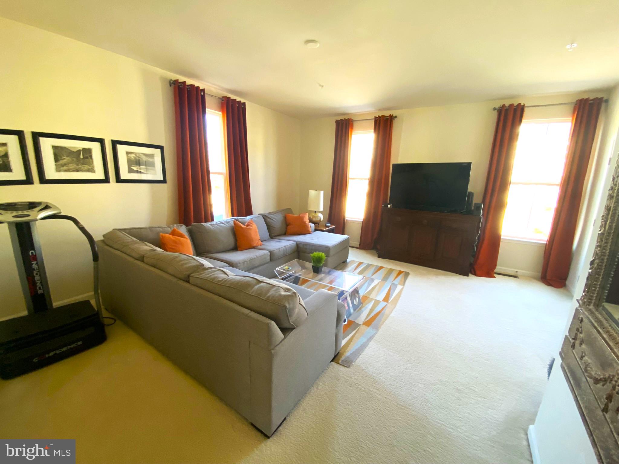 CREEKSIDE VILLAGE AT TANYARD SPRINGS - Residential Lease