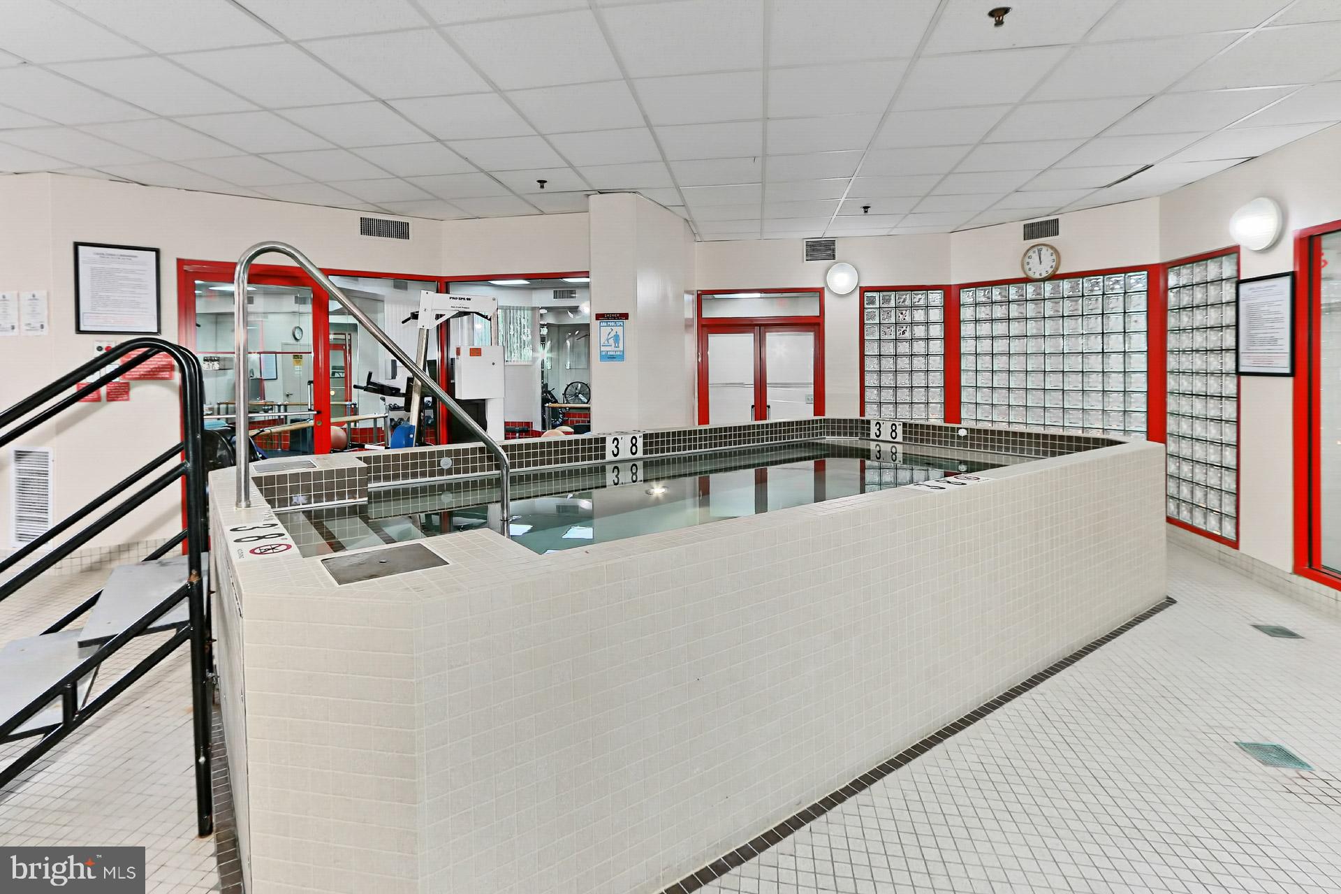 CARLYLE TOWERS - Residential Lease