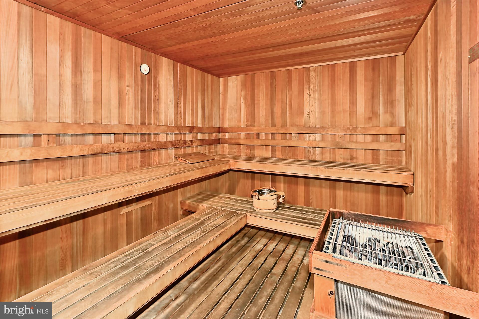 CARLYLE TOWERS - Residential Lease