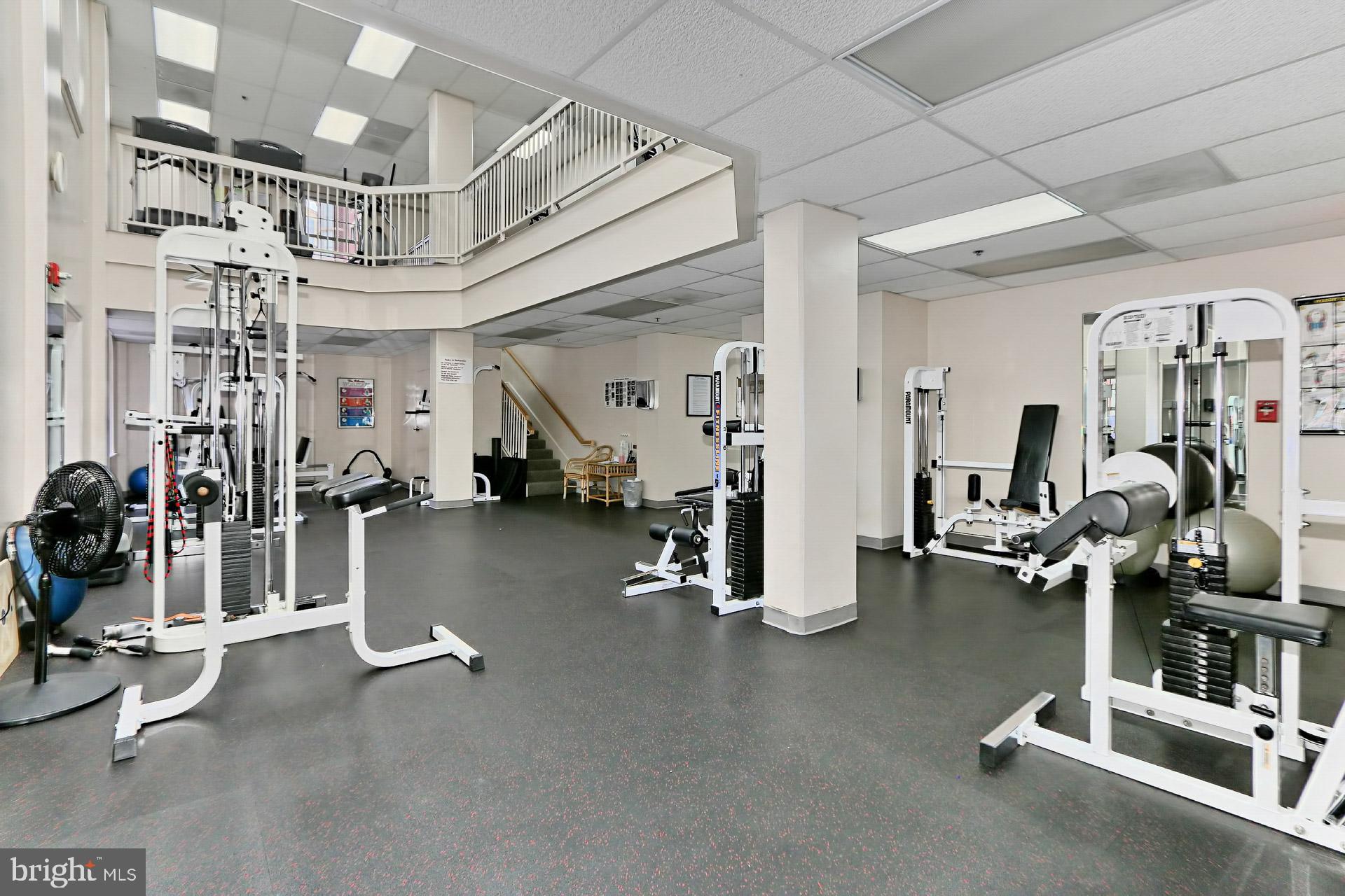 CARLYLE TOWERS - Residential Lease