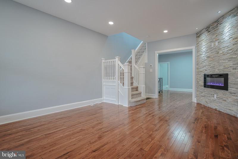 BRIDESBURG - Residential