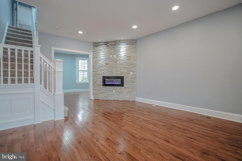 BRIDESBURG - Residential