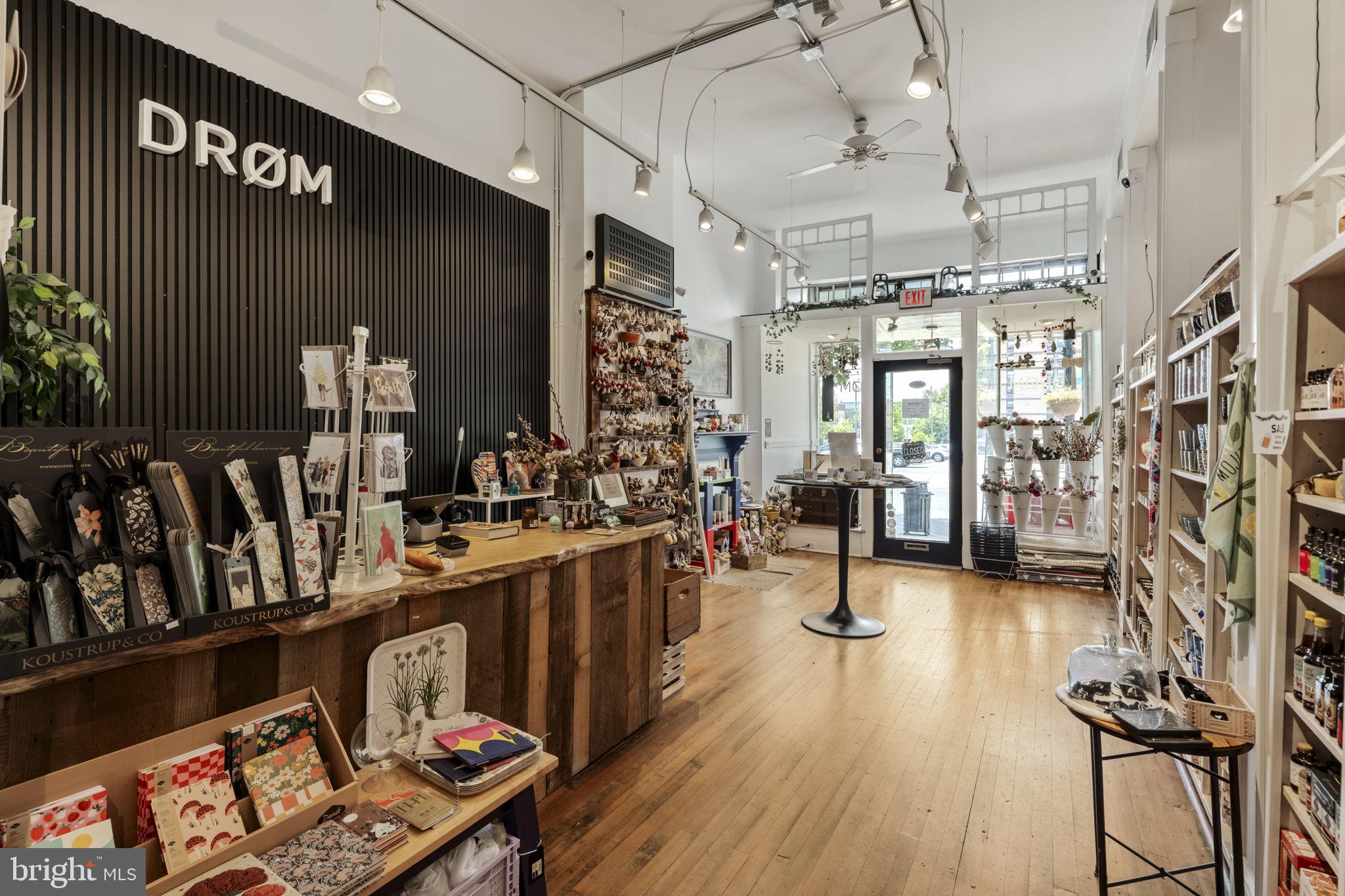 305 N QUEEN STREET