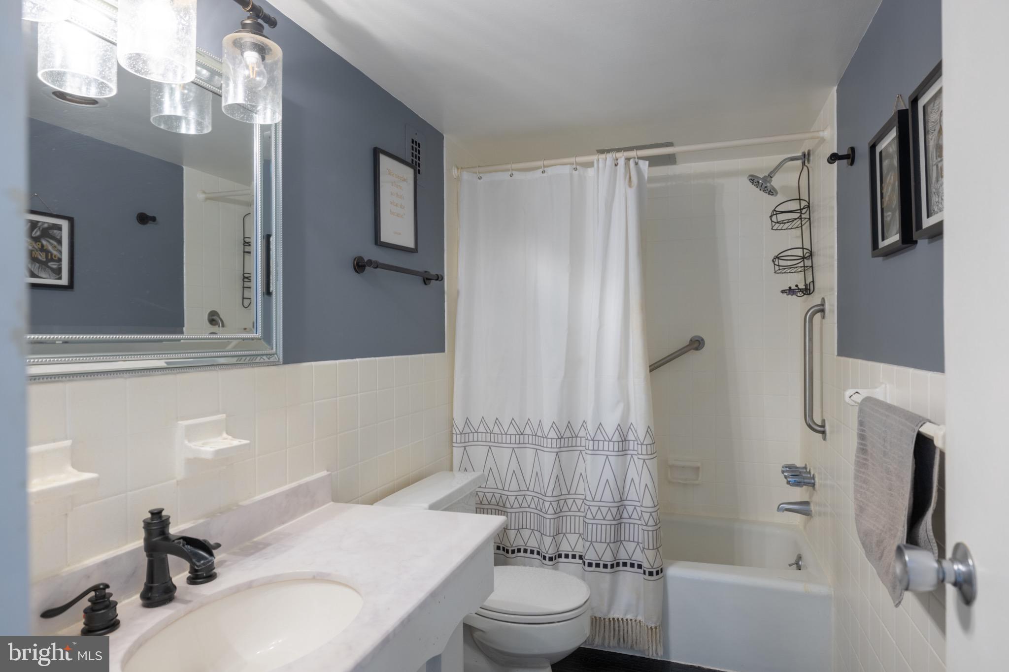 UNIVERSITY TOWERS CODM - Residential Lease