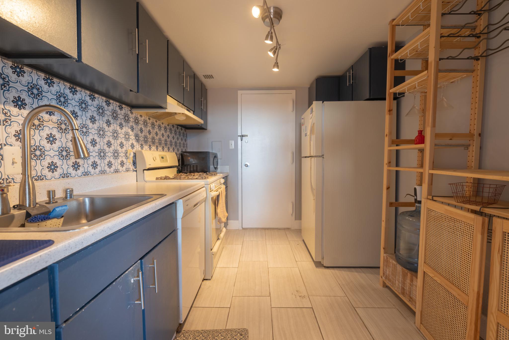 UNIVERSITY TOWERS CODM - Residential Lease