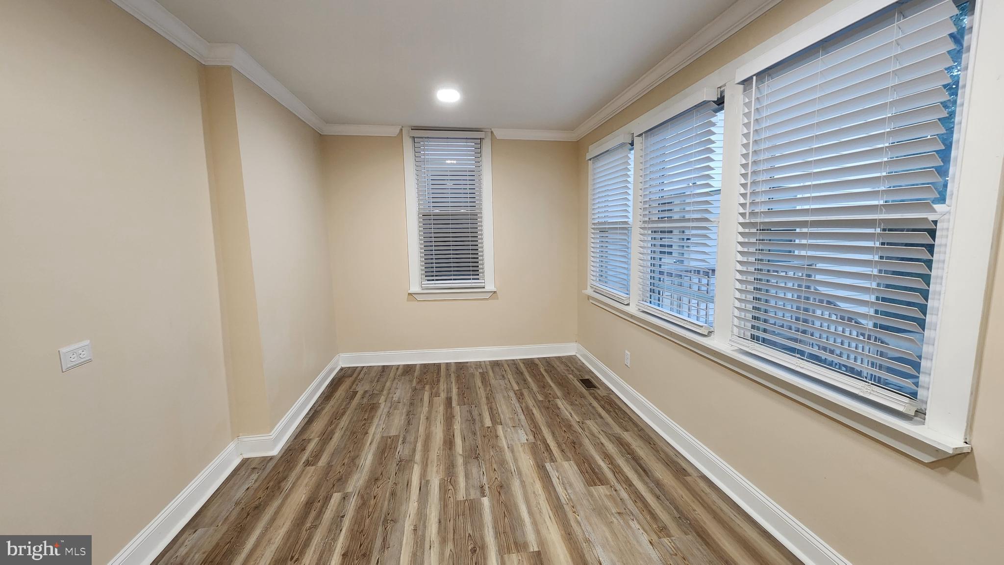 NEW KINGSTOWN - Residential