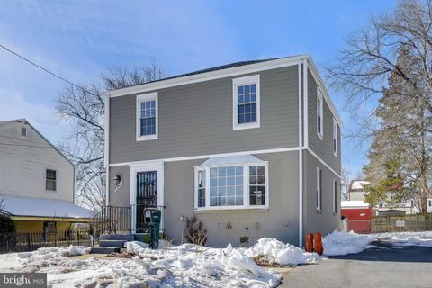 6904 RIGGS ROAD HYATTSVILLE MD 20783