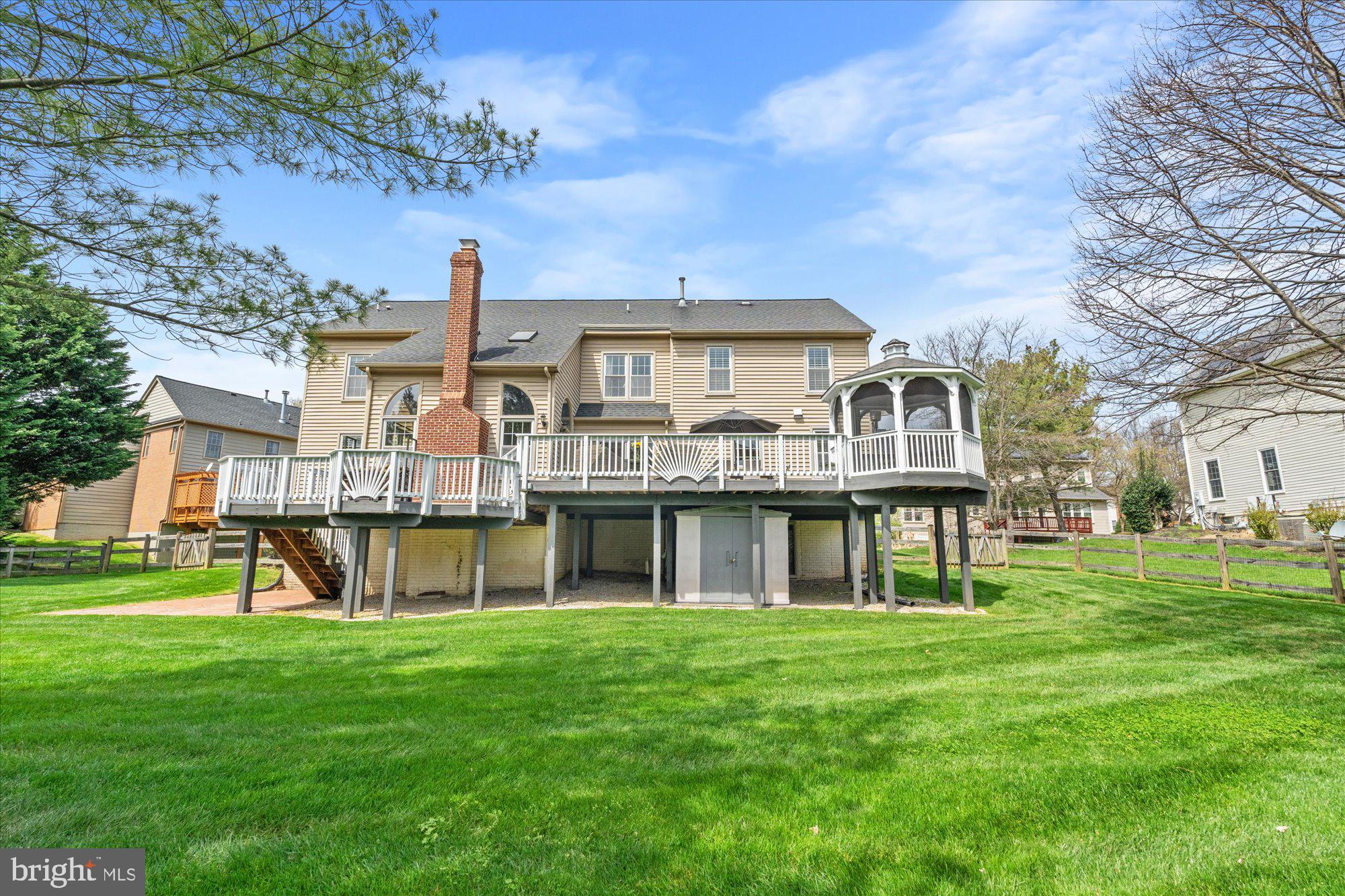 WILLOWS OF POTOMAC - Residential