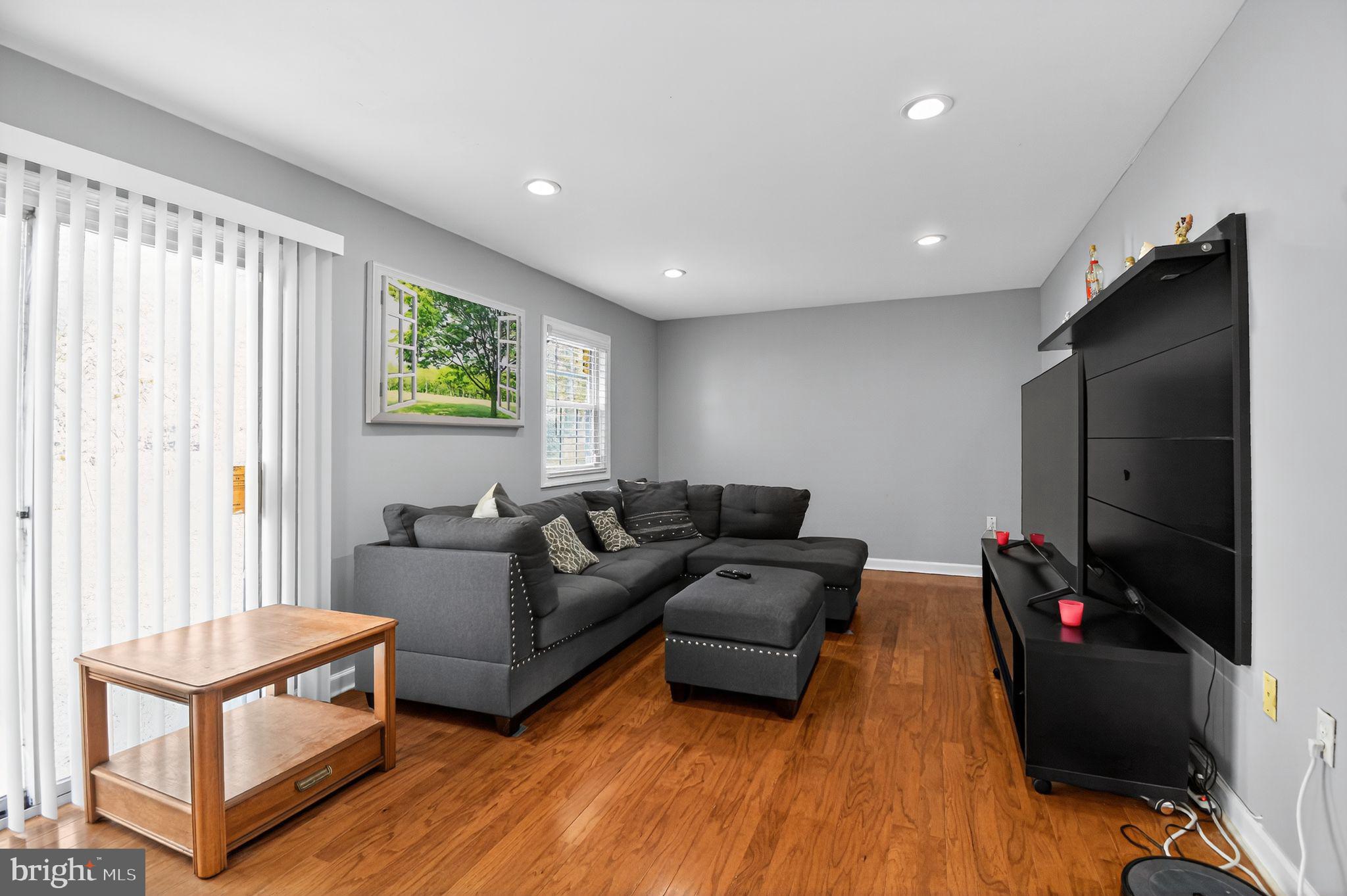 16504 VILLAGE DRIVE W