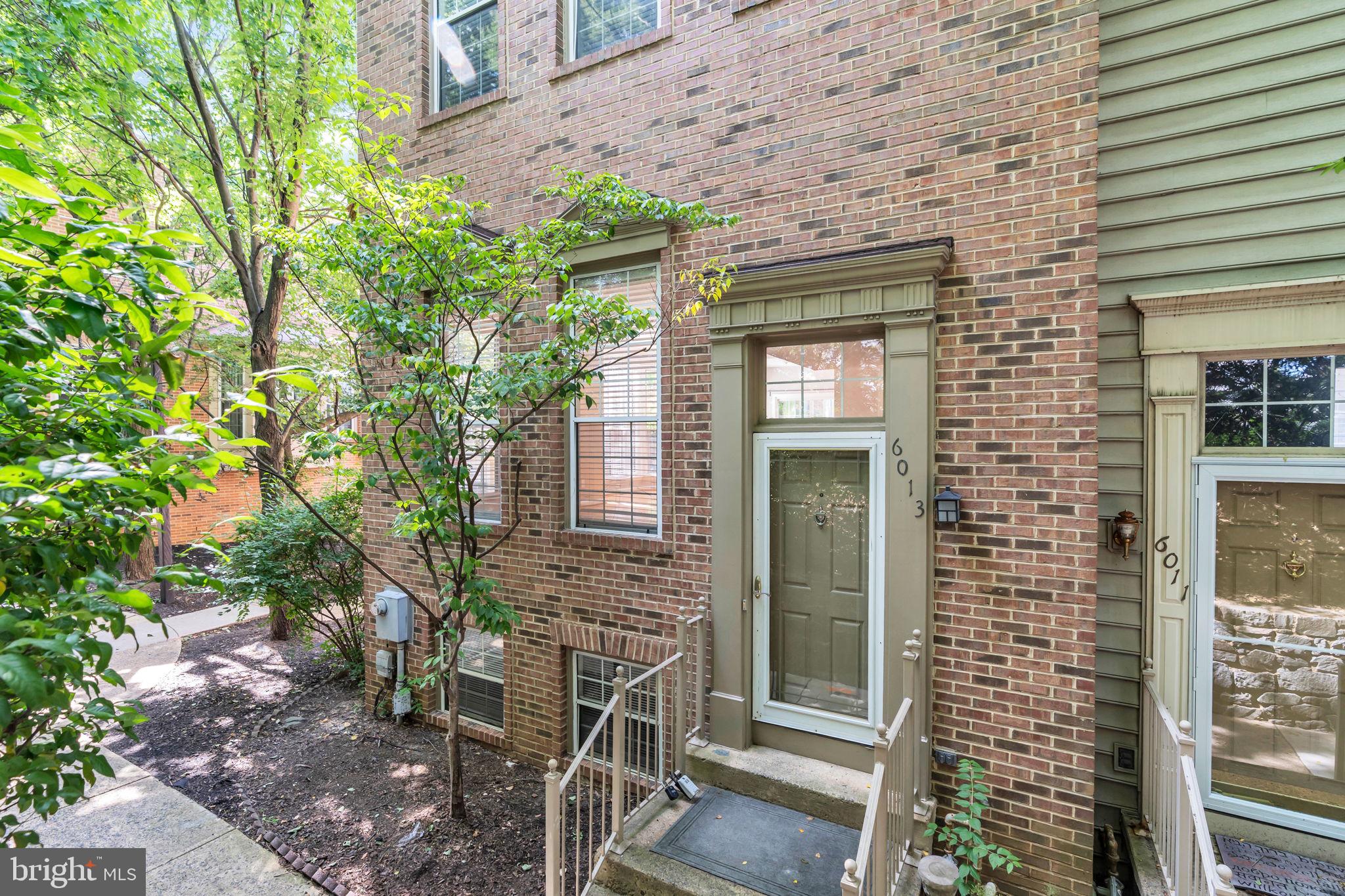 6013 RIDDLE WALK