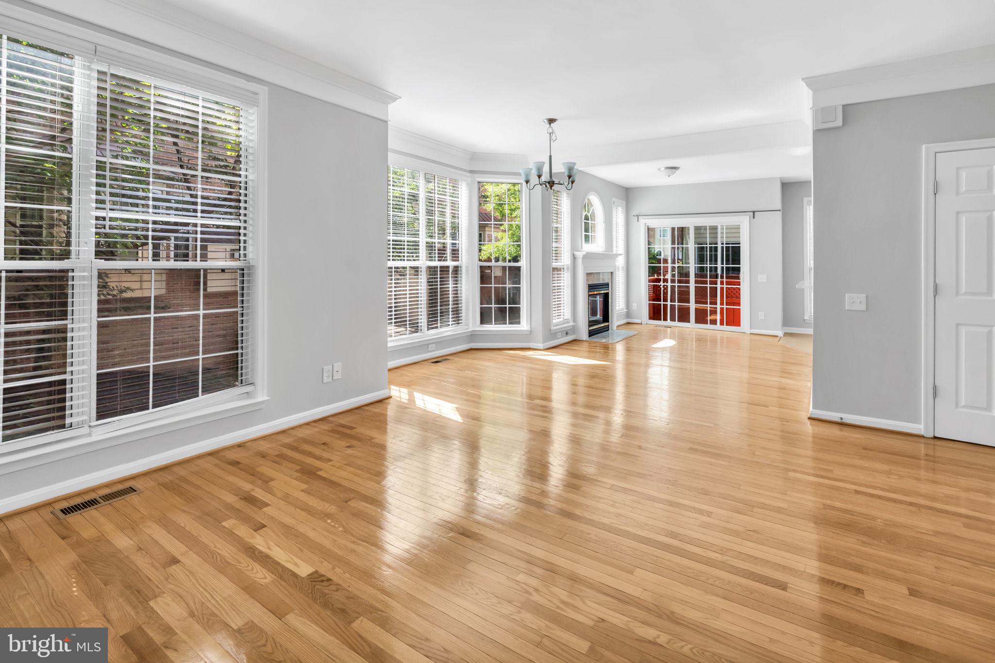 6013 RIDDLE WALK
