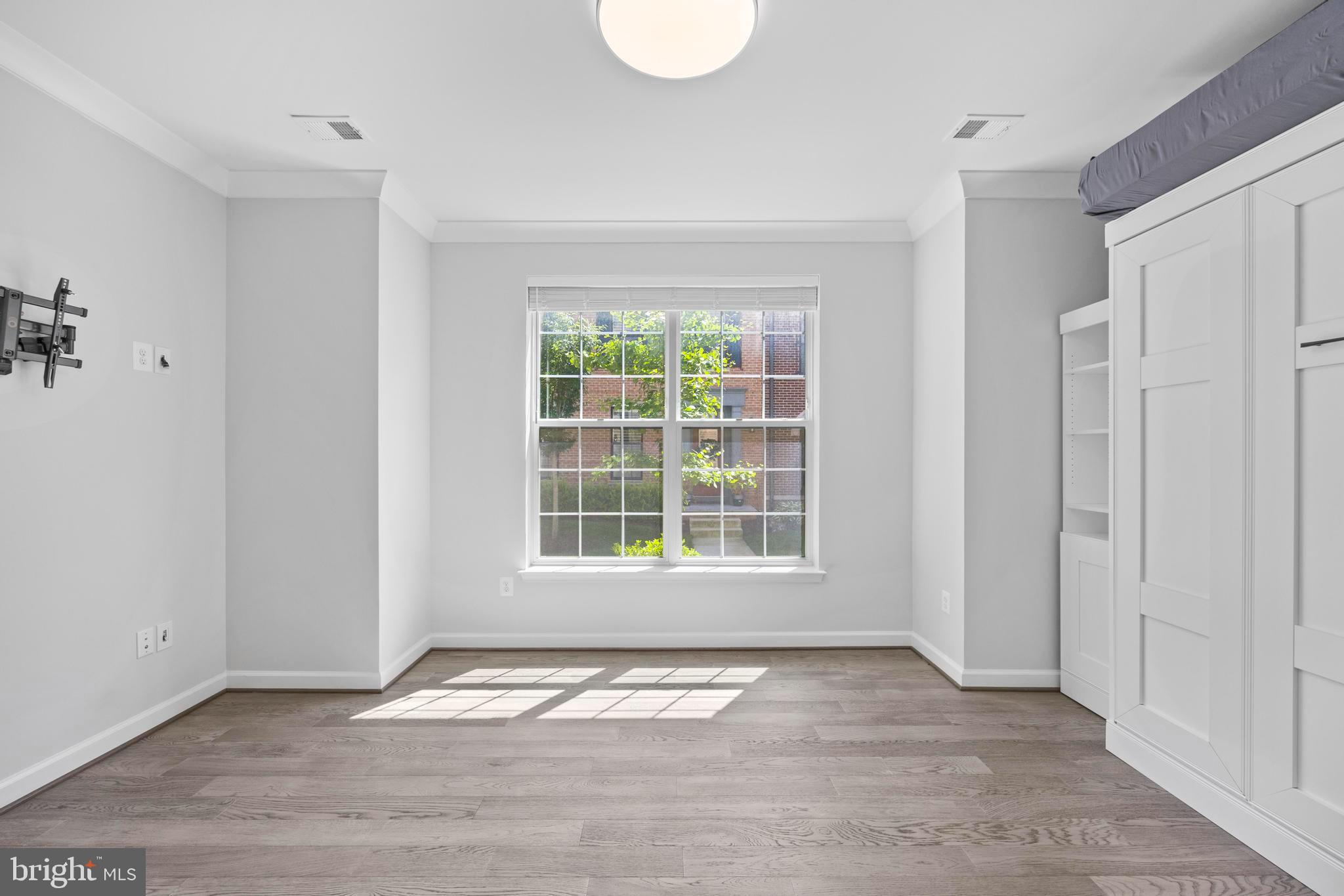 POTOMAC OVERLOOK CONDO - Residential