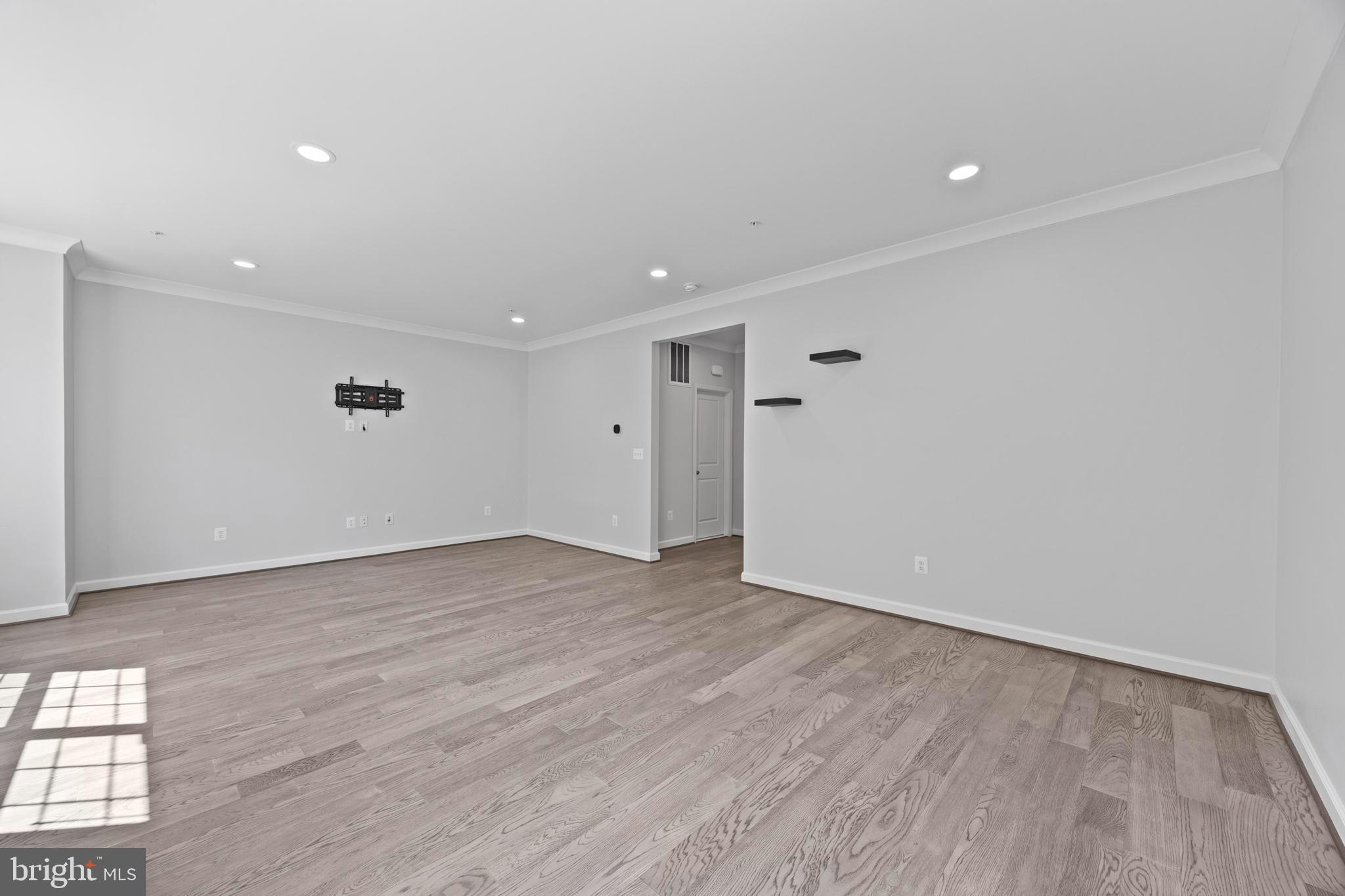 POTOMAC OVERLOOK CONDO - Residential