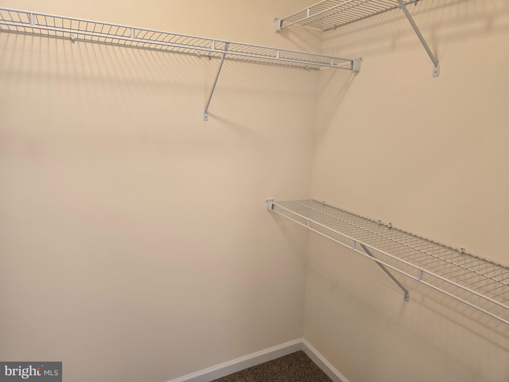 HIDDEN RIVER - Residential