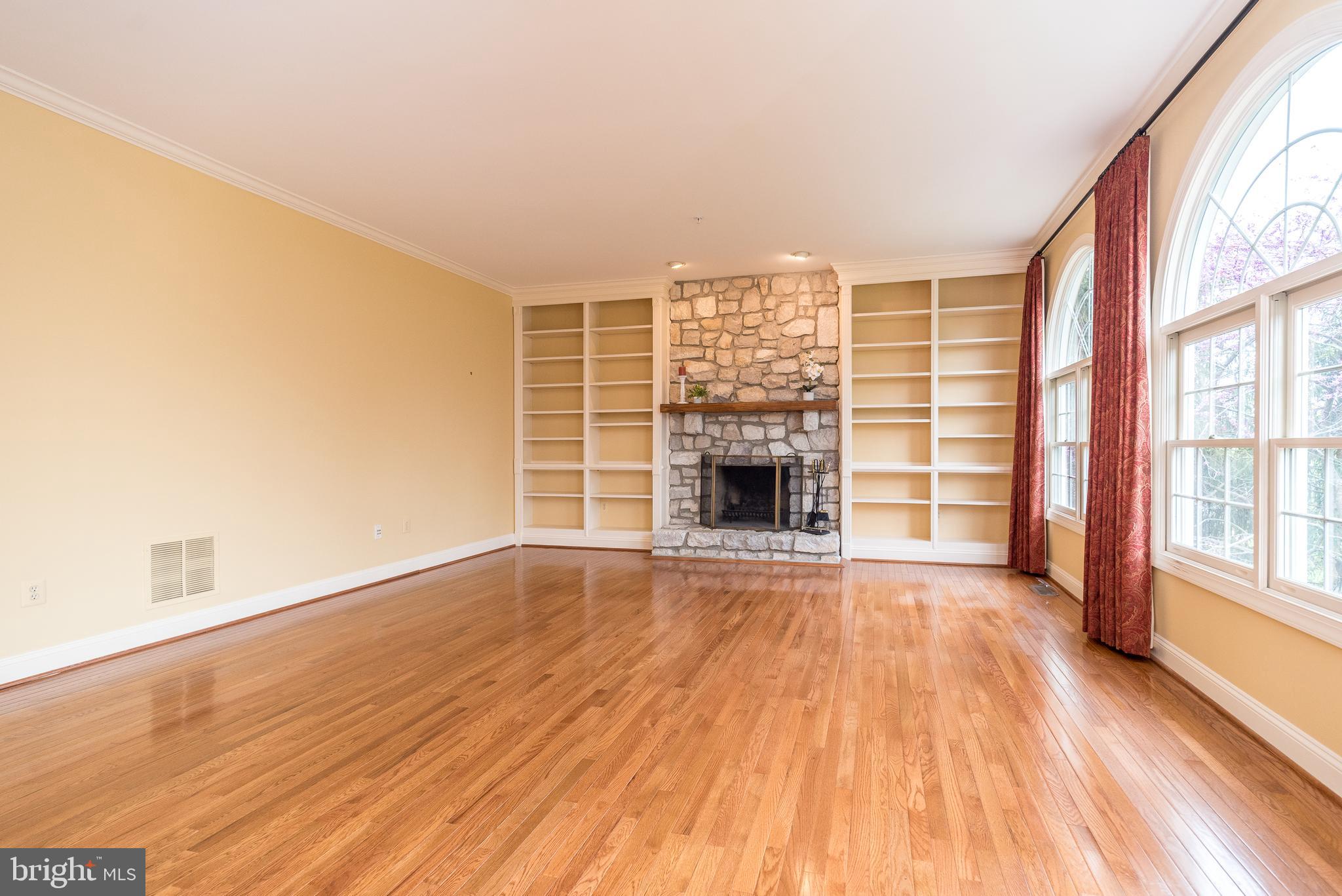 DARK HOLLOW - Residential