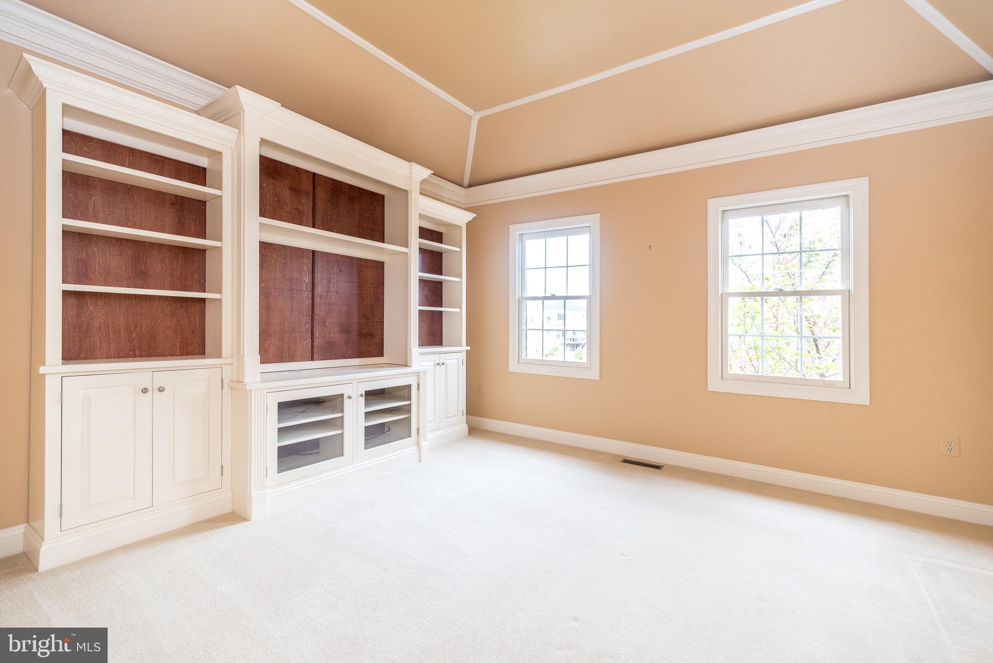 DARK HOLLOW - Residential