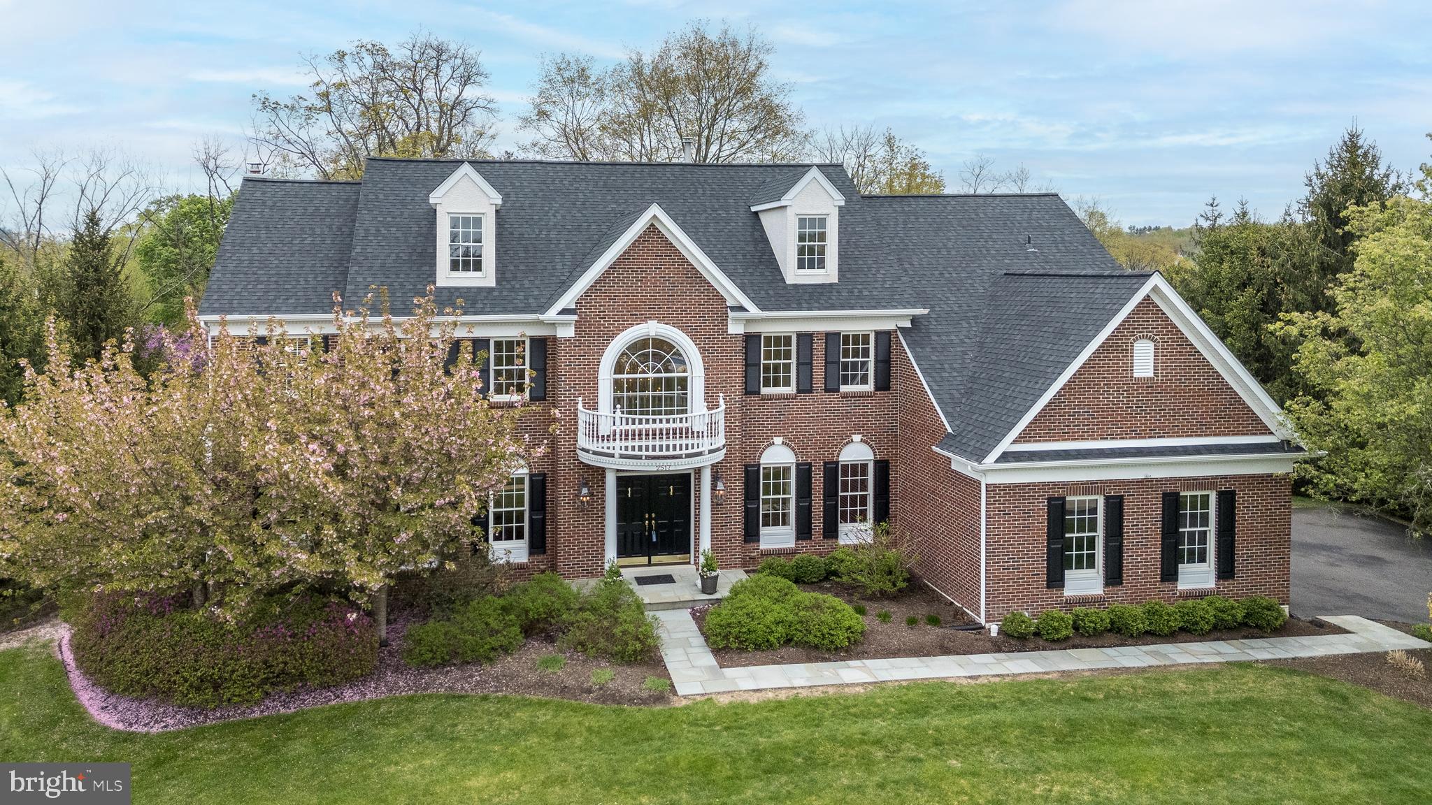 DARK HOLLOW - Residential