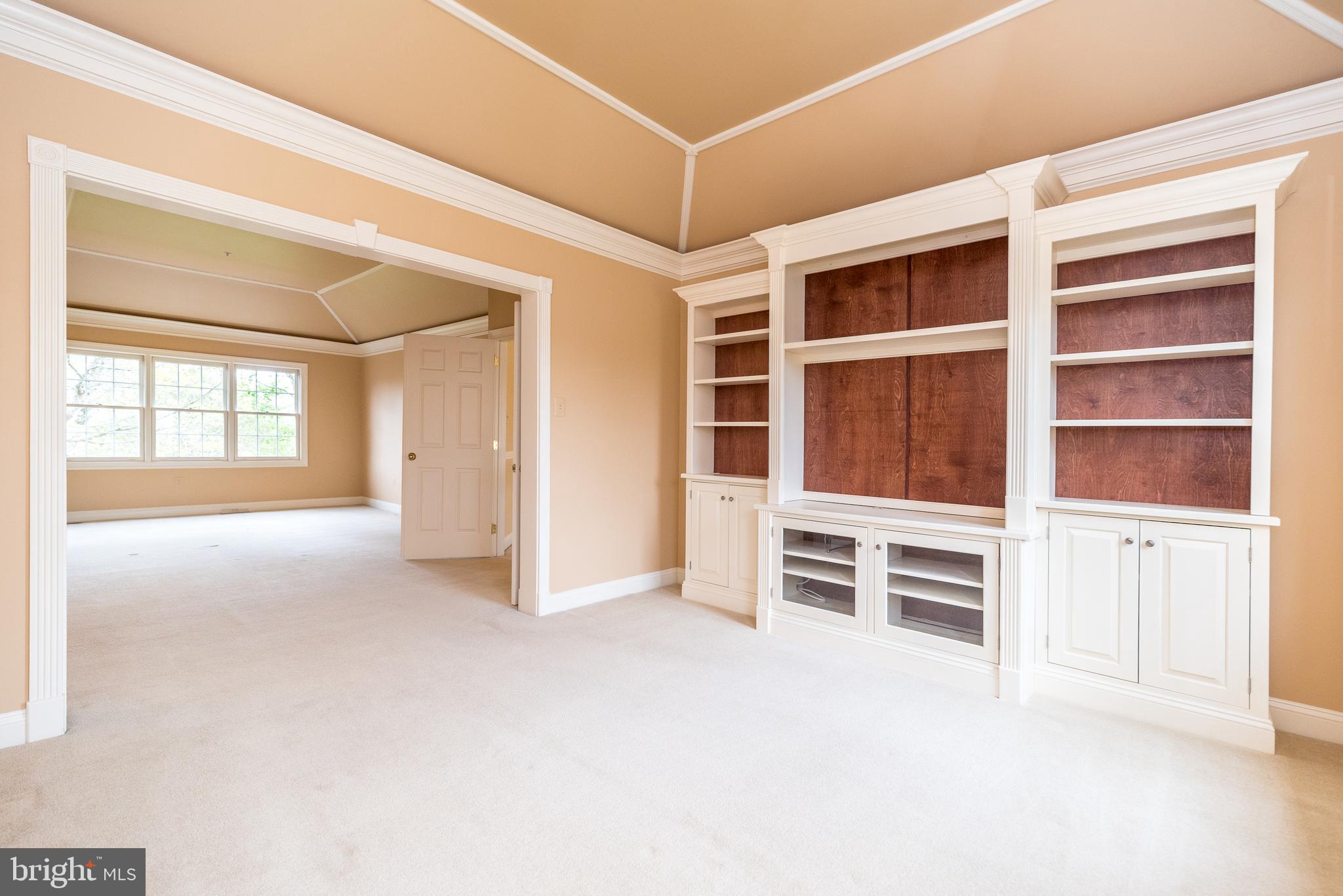 DARK HOLLOW - Residential