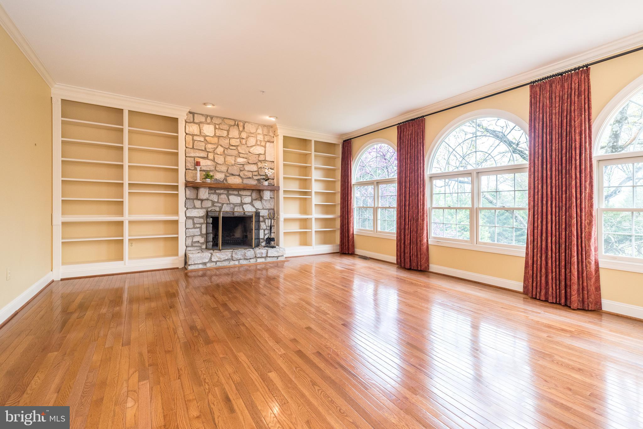 DARK HOLLOW - Residential