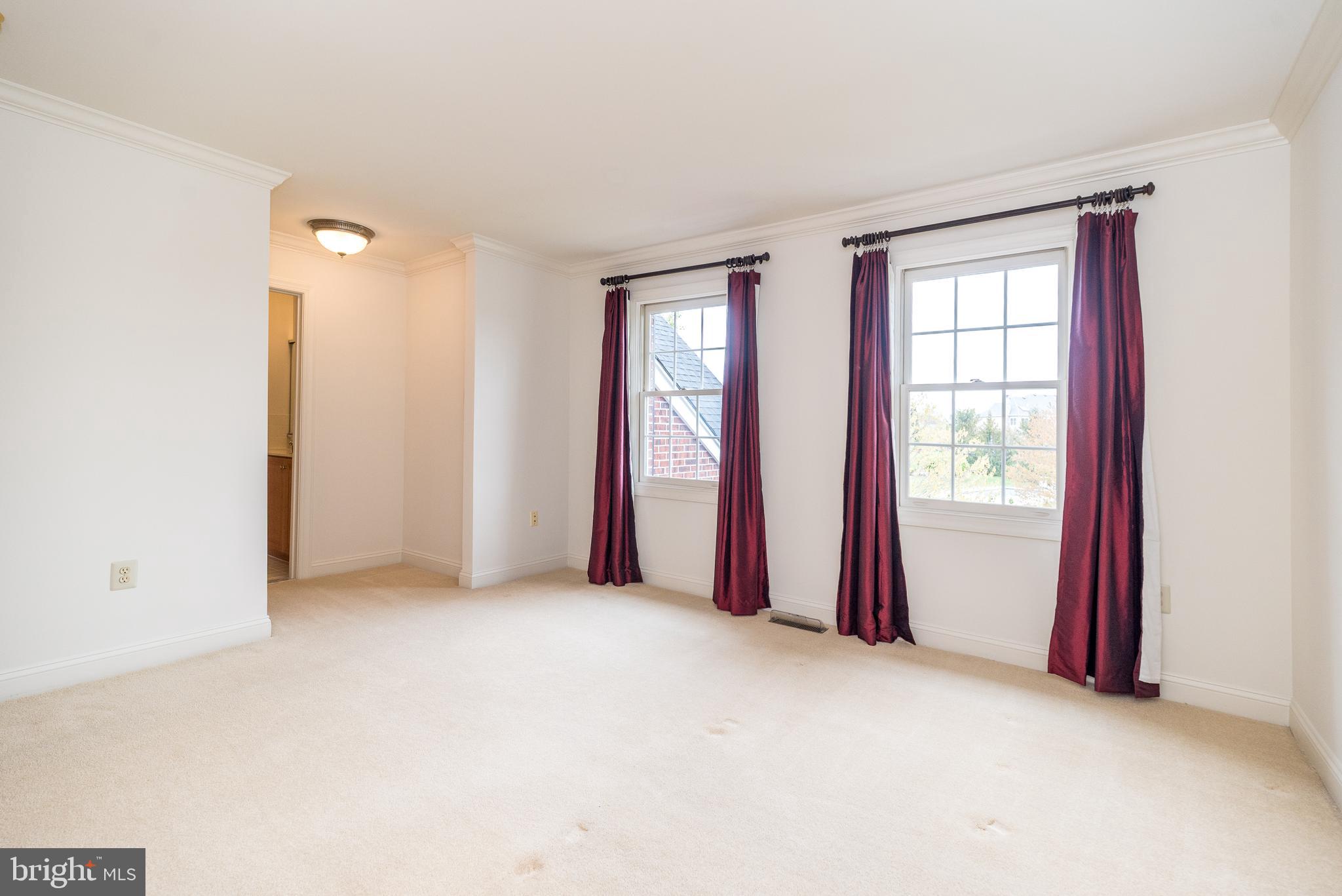 DARK HOLLOW - Residential