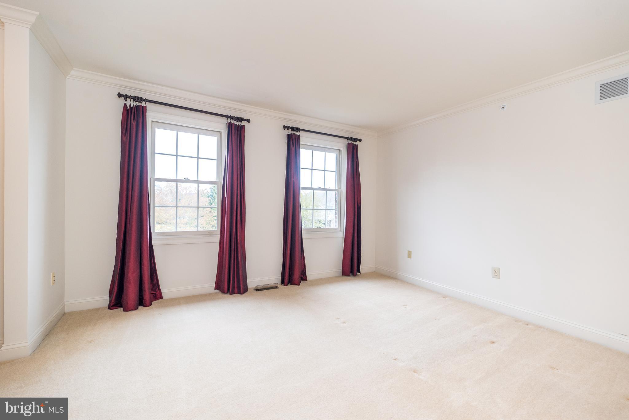 DARK HOLLOW - Residential