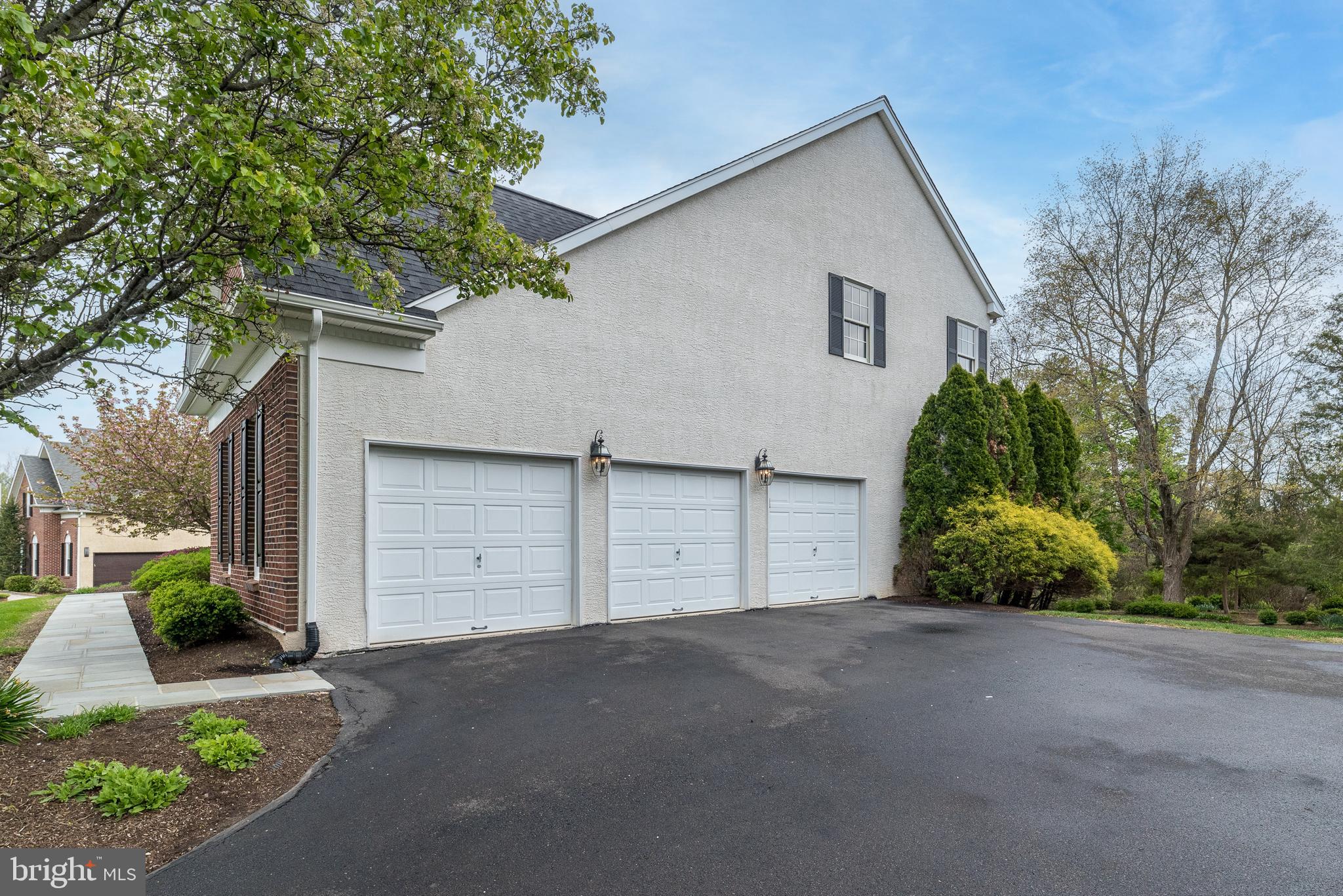 DARK HOLLOW - Residential