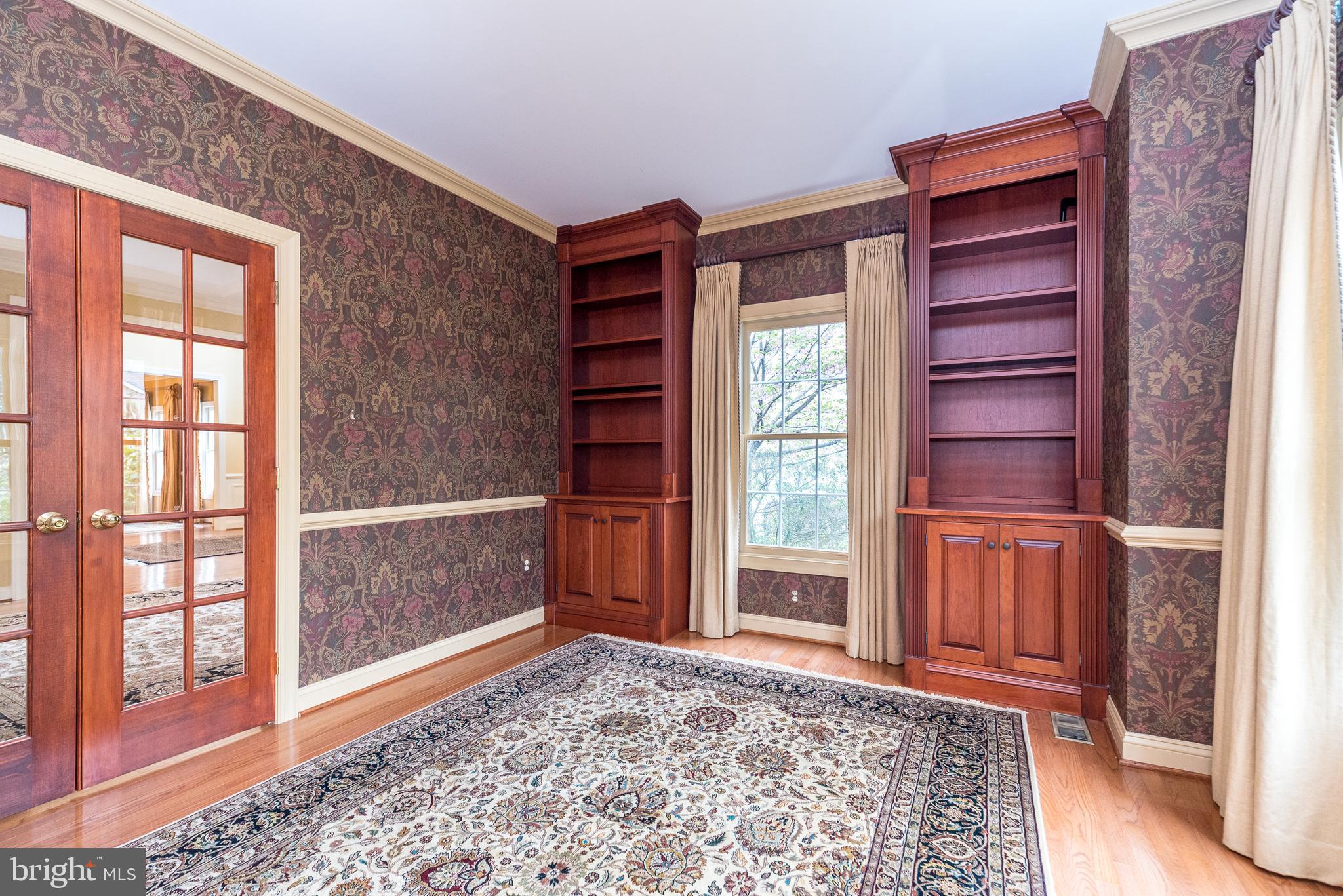 DARK HOLLOW - Residential