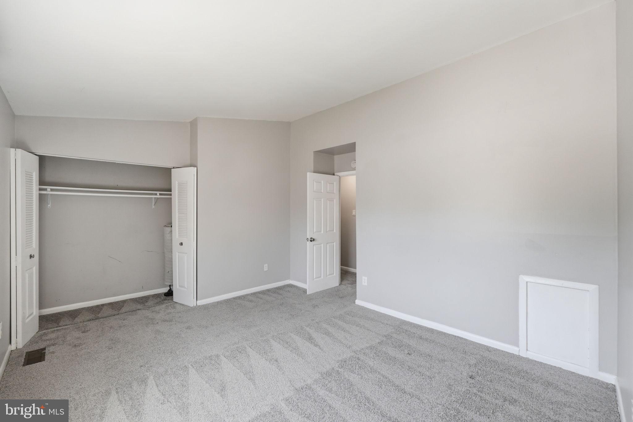 1102 BARNABY TERRACE SE