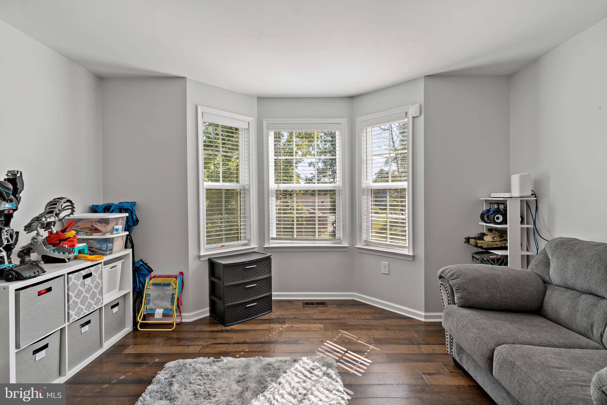 CAMERON ACRES - Residential