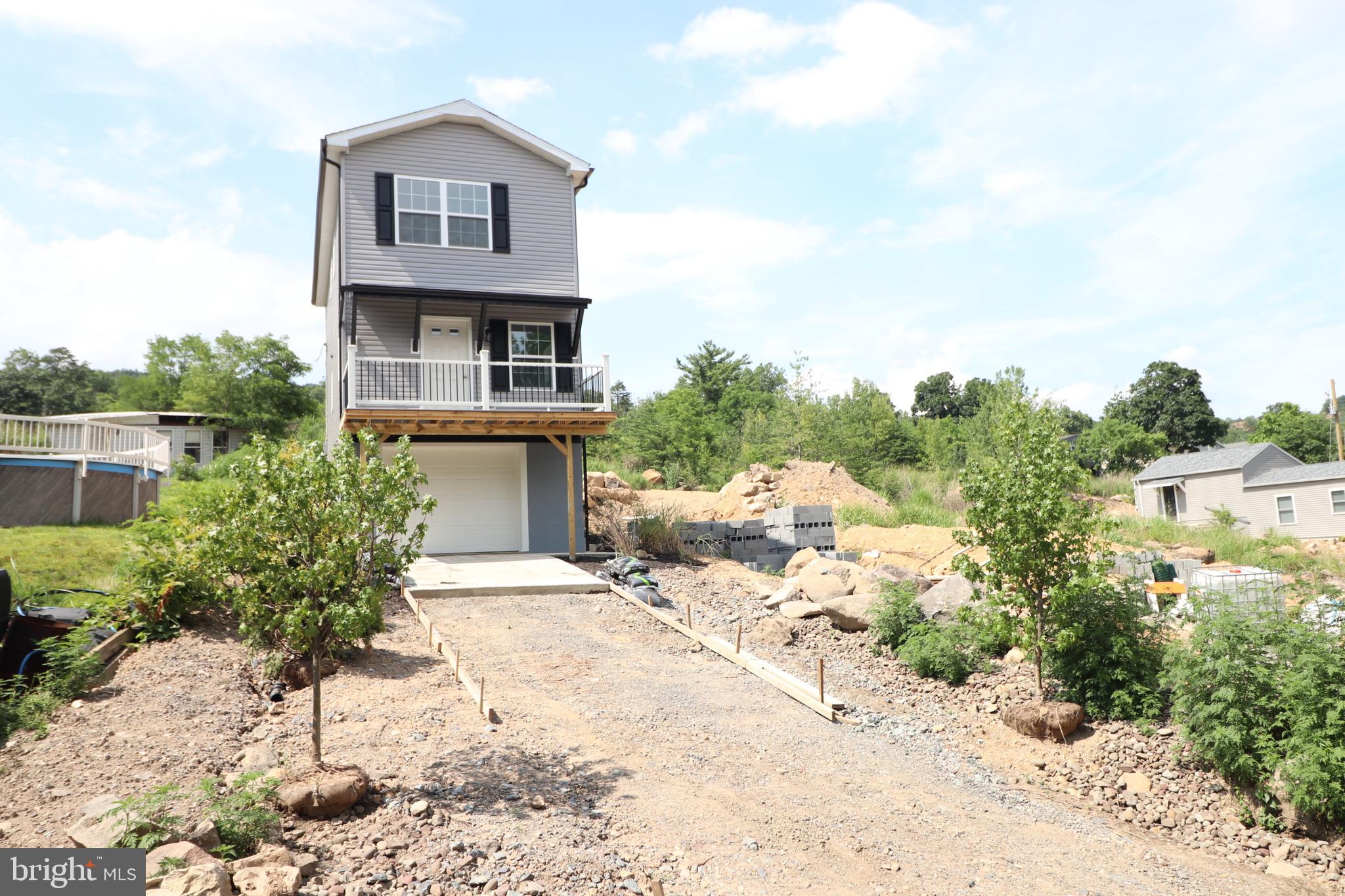 1025 W PRINCETON AVENUE