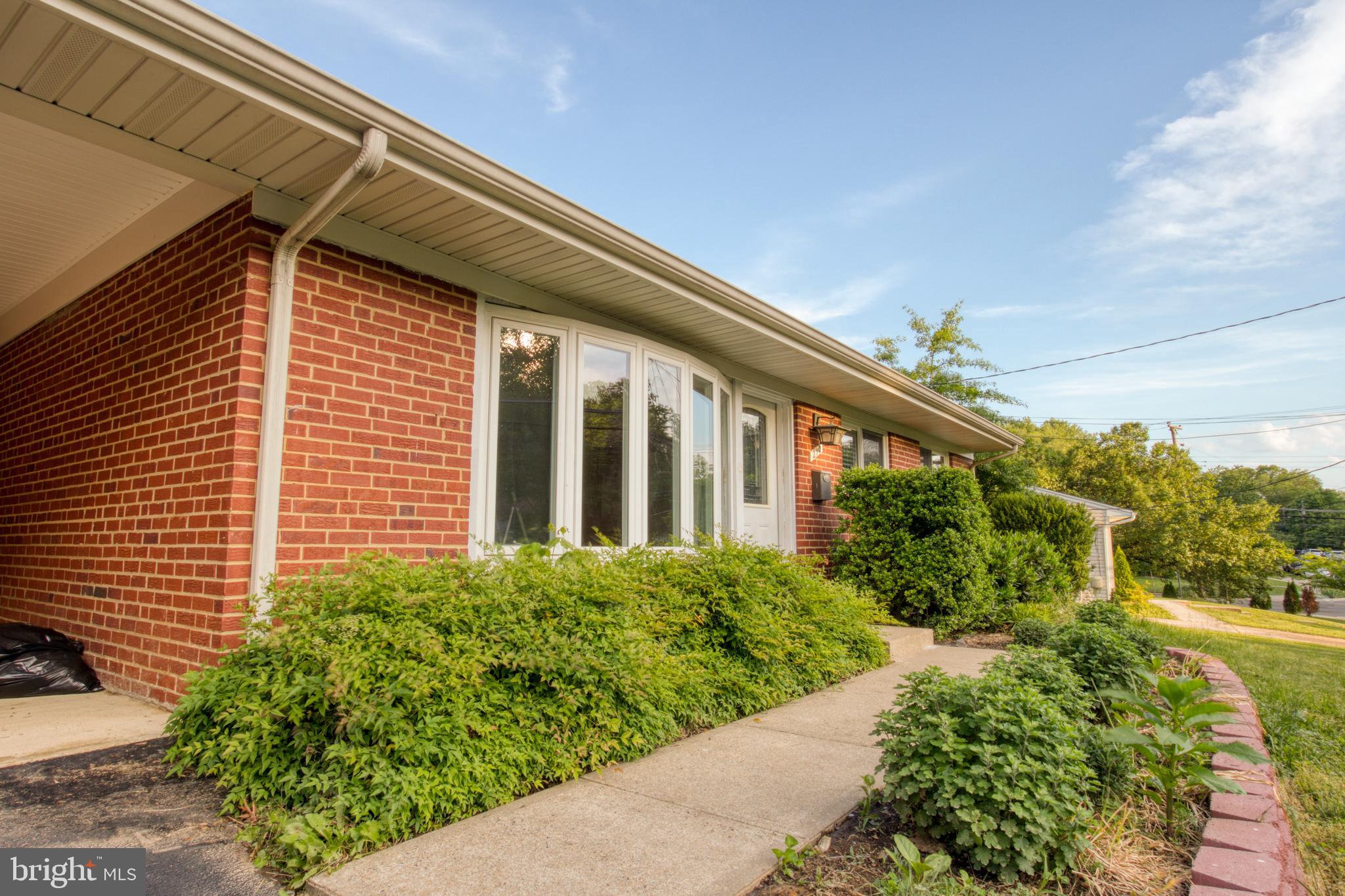 VIENNA WOODS - Residential Lease